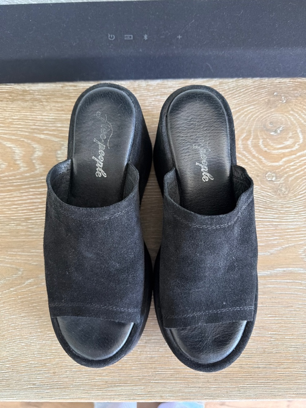 Free People platform slides size 9